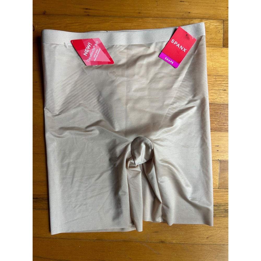 NWT Spanx Thinstincts 2.0 Mid-Thigh Short Champagne Beige 10234R Size Medium